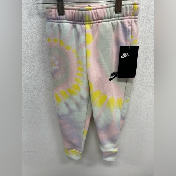 NIKE
GIRLS CLUB FLEECE JOGGERS - Picture 2 of 9
